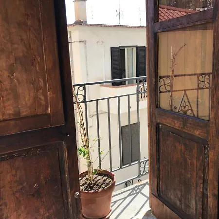 Marino'S Studios Very Close To The Sea And Paola Marina Downtown Apartment *